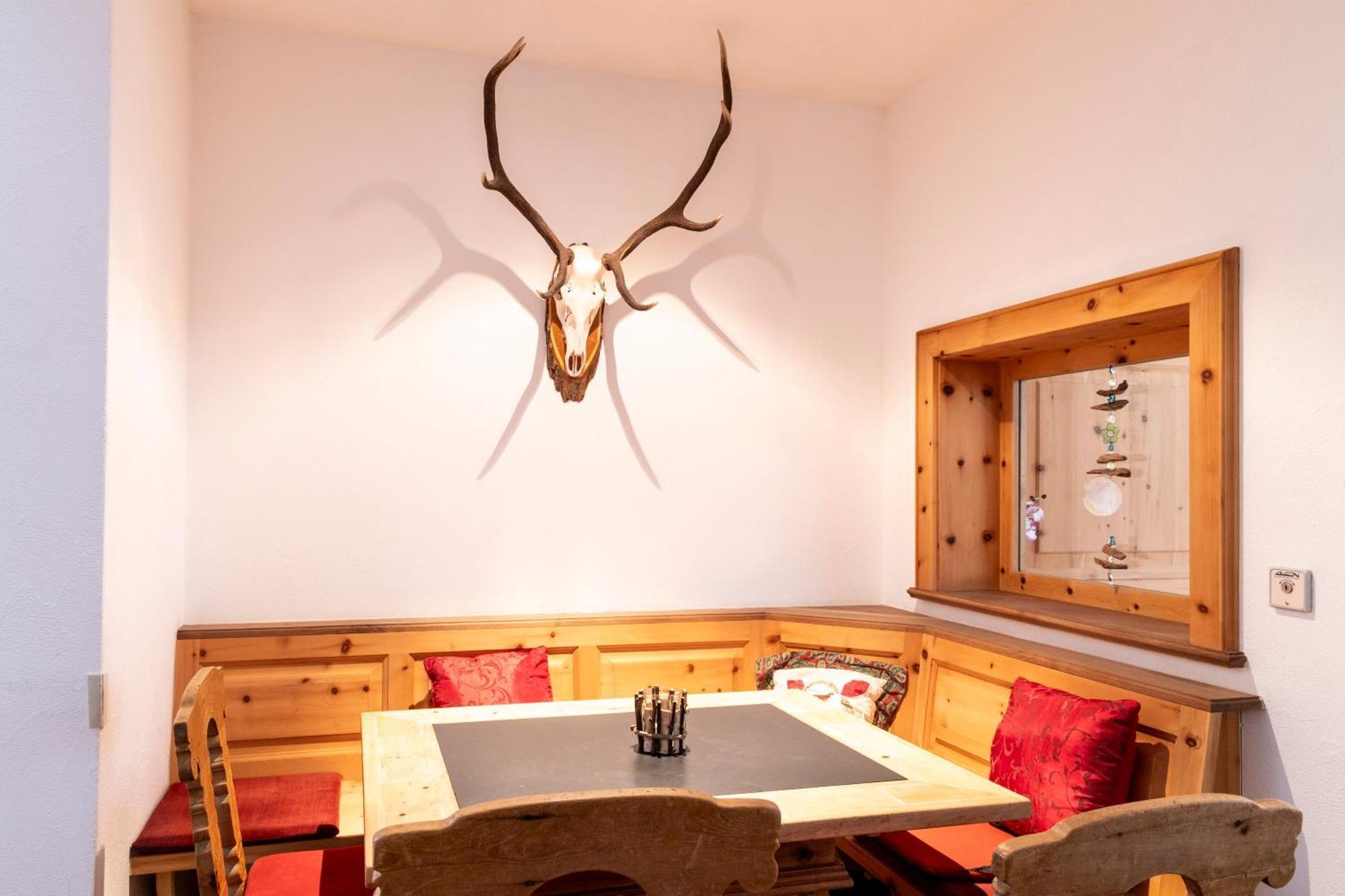 Hotel Chesa Grischa Sils Baselgia Bagian luar foto